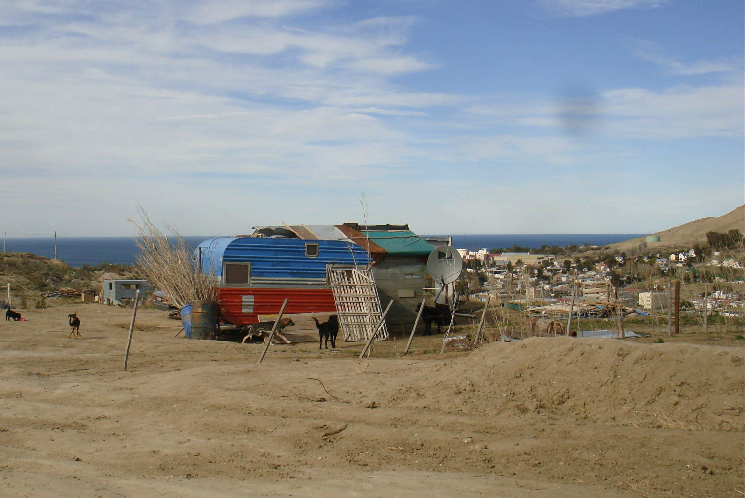 Operativo de desalojo a usurpaciones en el Cerro Hermitte