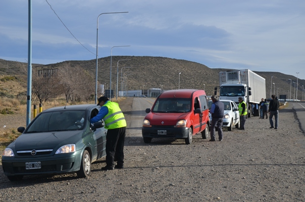 Realizan operativo de control de tránsito y abasto