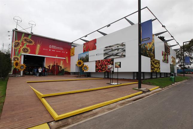 Bronca de empleados del Senasa por contrato millonario en Tecnópolis