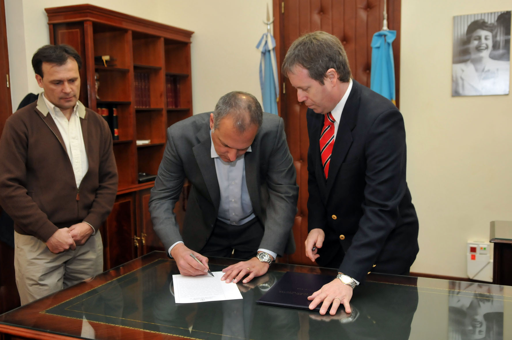 Buzzi rumbo a Brasil en misión comercial