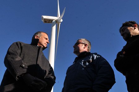 Buzzi confirmó apoyo para el sector eólico