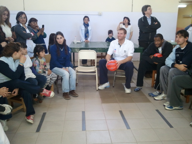 Jugadores de Gimnasia visitaron una Escuela Especial
