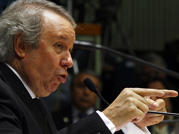 Para Peralta, quienes lo critican «no superarían una rinoscopía»