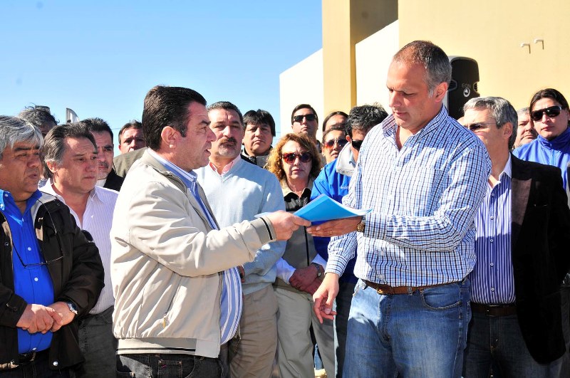 Buzzi evitó un paro de Mansilla