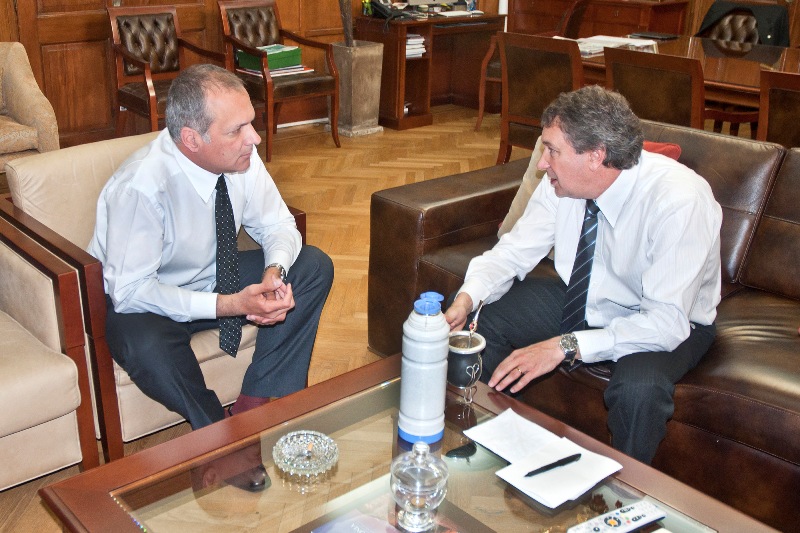 Buzzi acordó con Yauhar acciones conjuntas