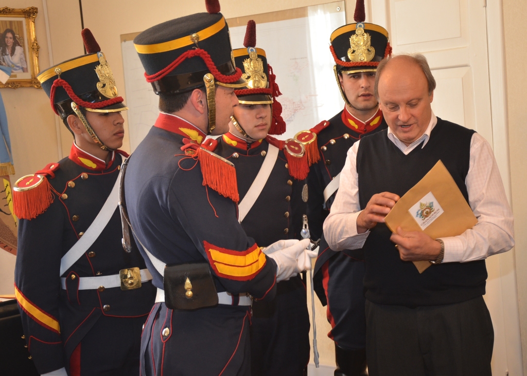 Di Pierro desembarca en Rawson por la reparación histórica