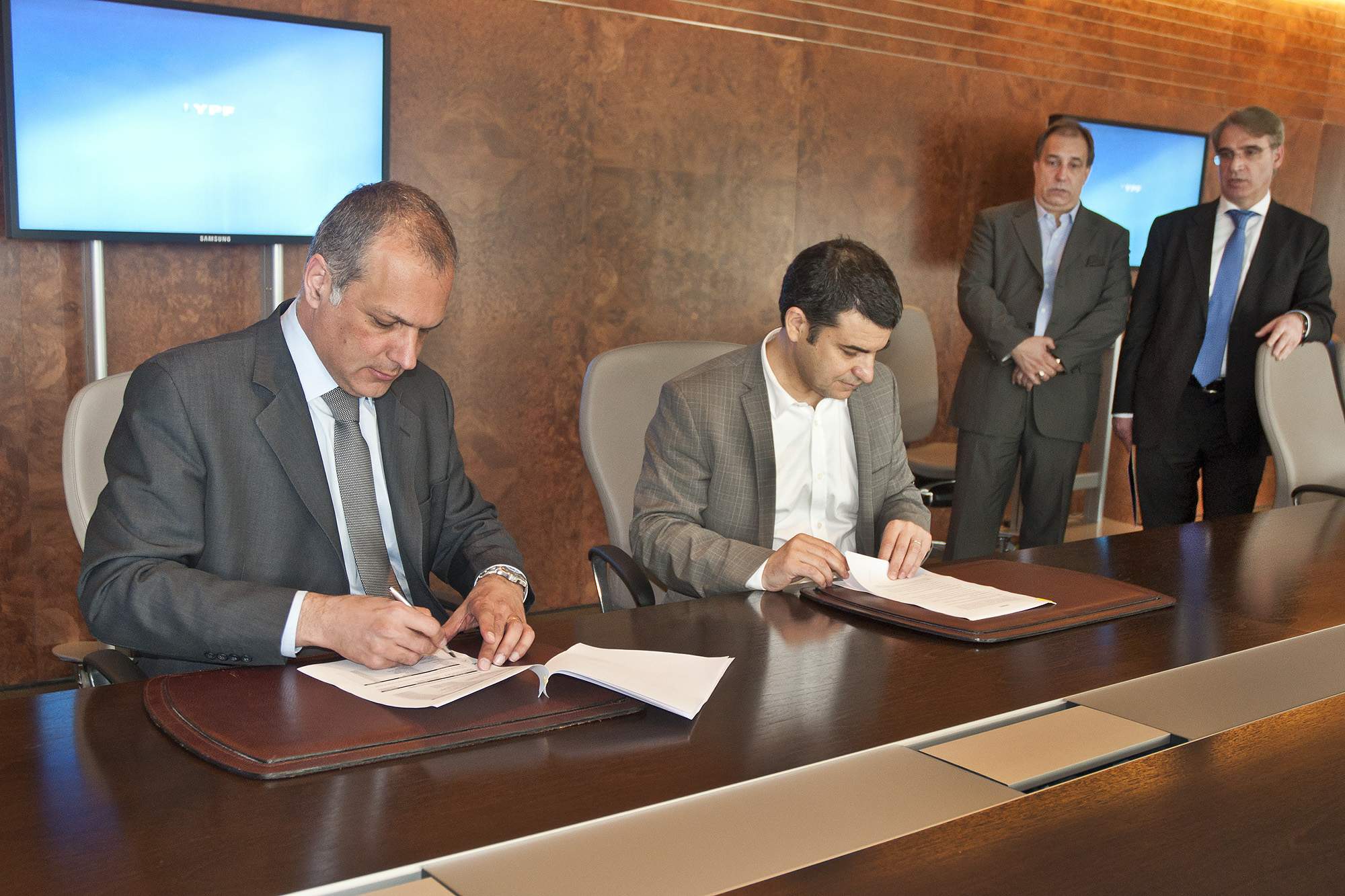 YPF aumentará abastecimiento de combustible a Chubut y sus puertos