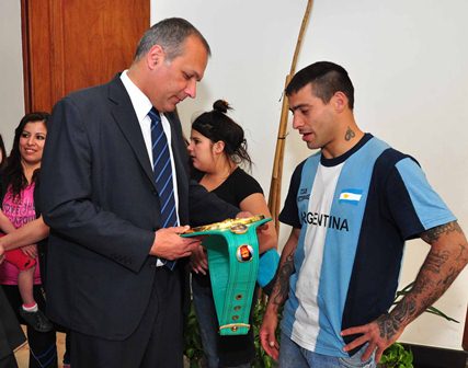 Buzzi recibió al nuevo campeón del mundo Lucas Matthysse