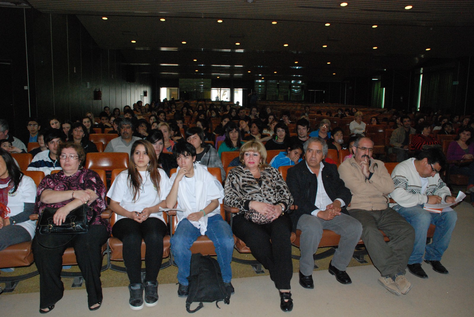 Intenso debate sobre el futuro de los adolescentes