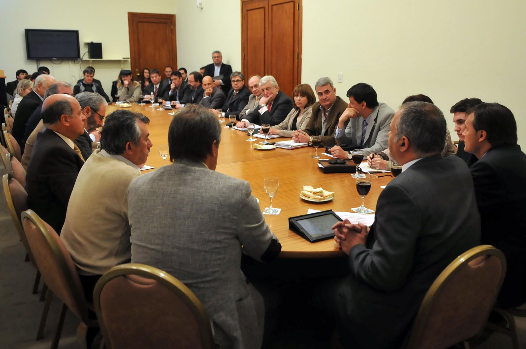 Buzzi y su gabinete analizaron el Presupuesto 2013