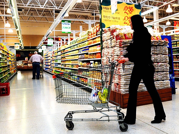 La venta en supermercados creció fuerte en agosto, según el Indec