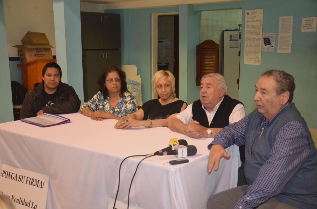 Entregan importante cantidad de firmas por la Facultad de Medicina