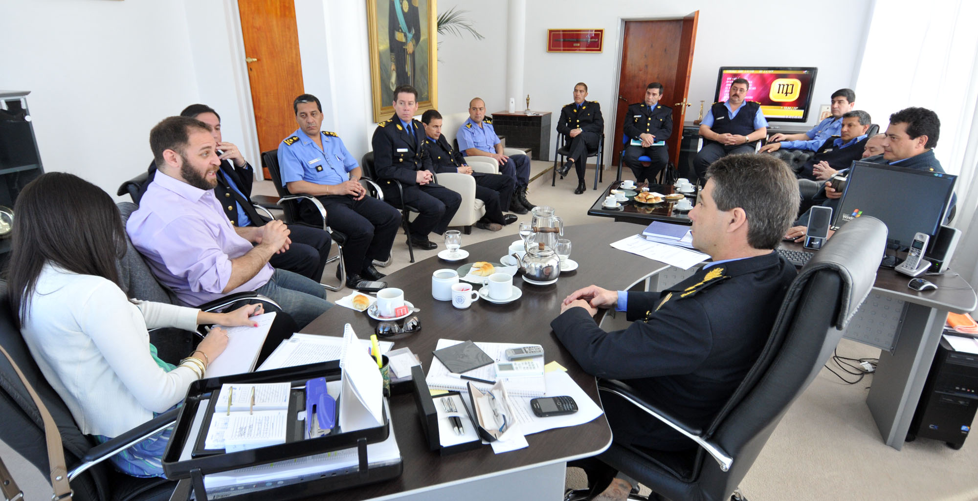 Glinski se reunió con la plana mayor de la Policía