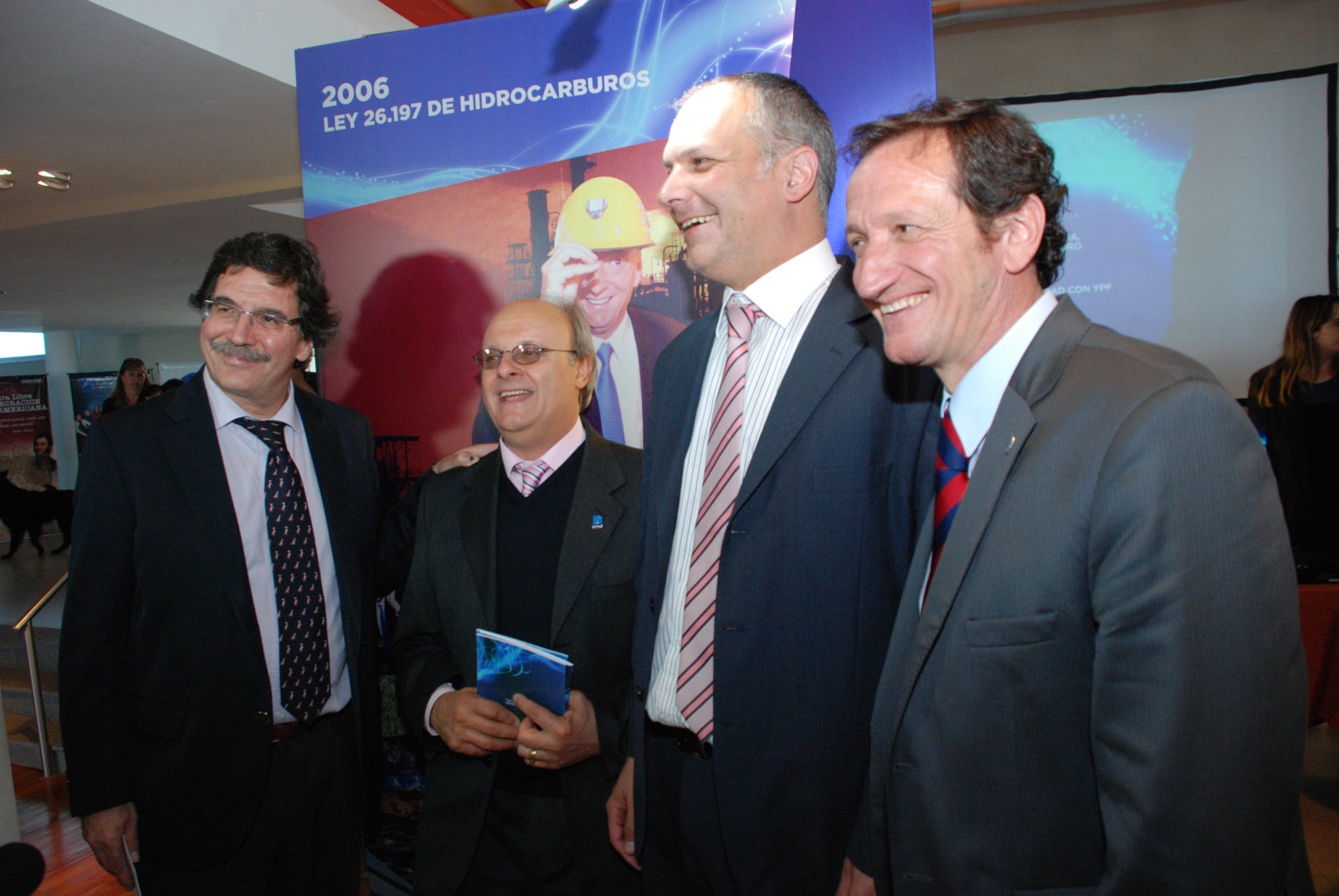 Buzzi dijo que YPF es el ADN de la Patagonia