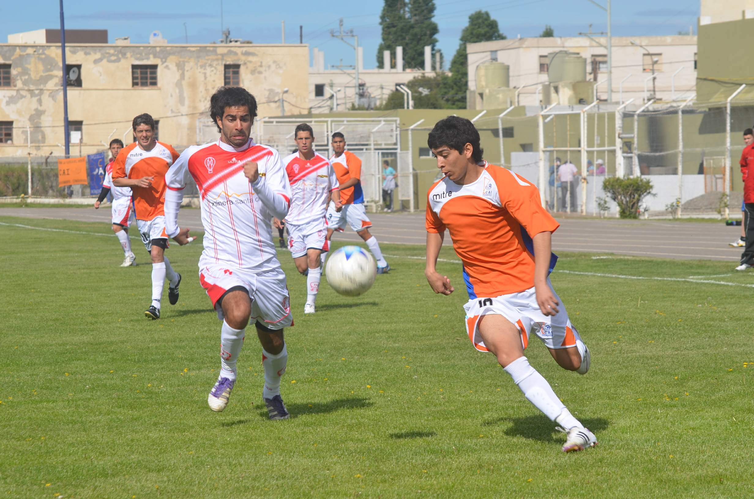 La CAI, con esfuerzo, superó a Huracán de Gregores