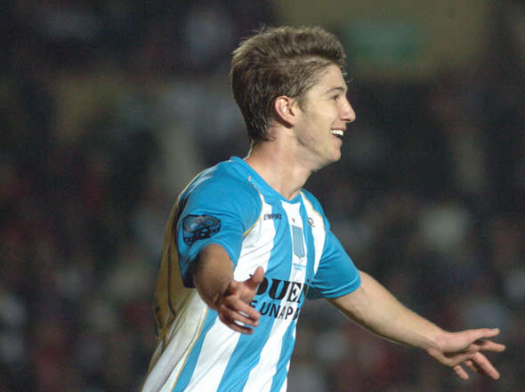 Racing ganó en Santa Fe y se subió a la punta