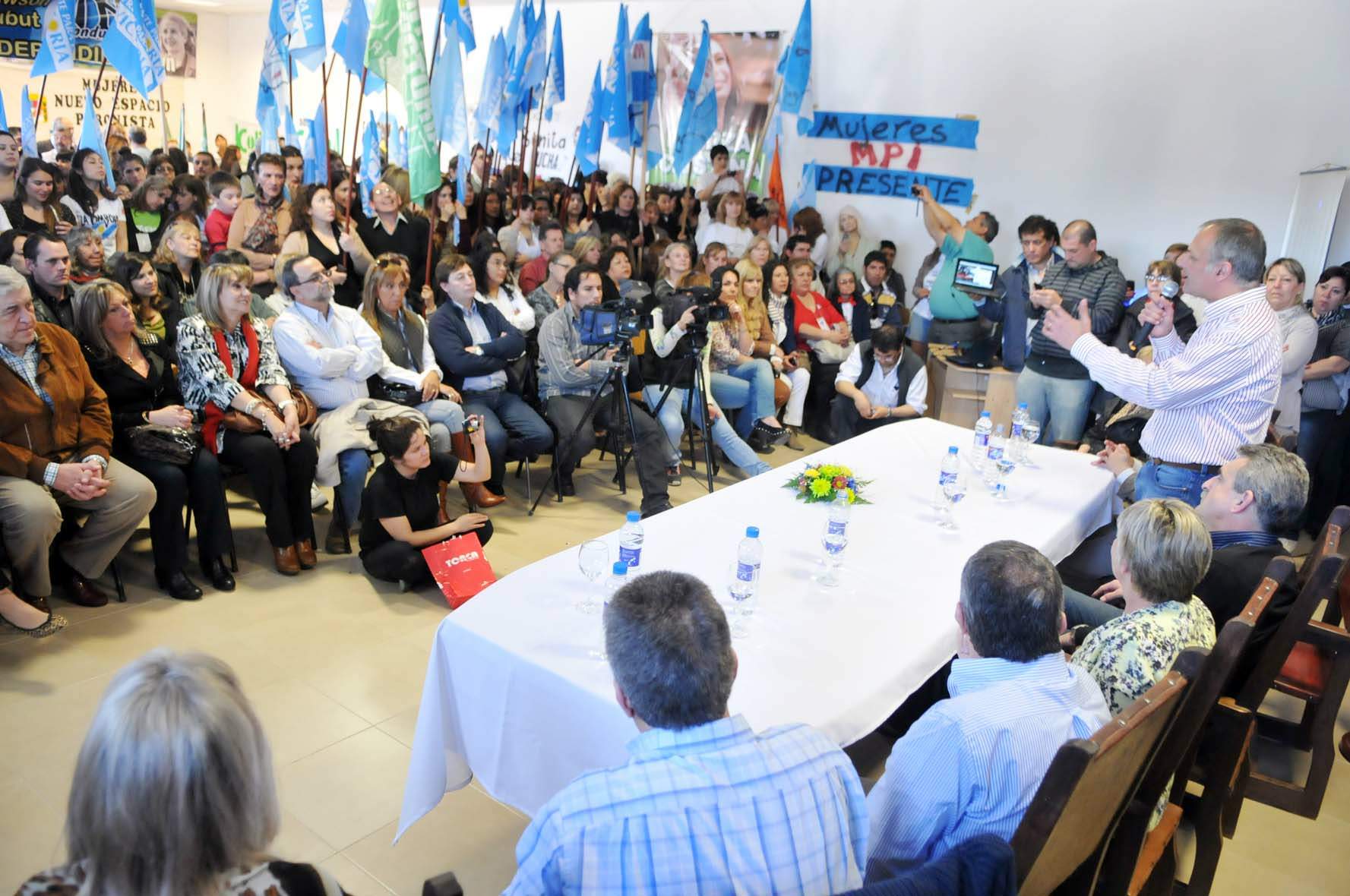 Buzzi abogó por la unión peronista en el foro de mujeres militantes