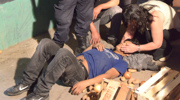 Está grave un joven baleado en asalto a verdulería