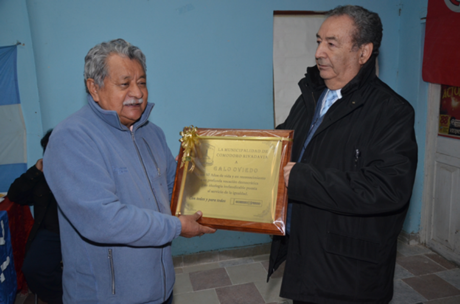 Reconocimiento a Galo Oviedo en sus 80 años