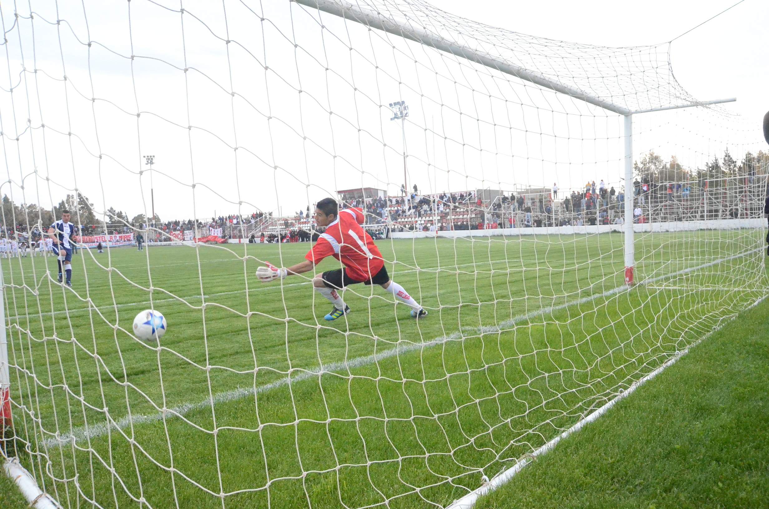 Newbery se quedó con el clásico en los penales gracias a Tula