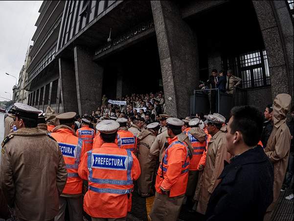 Gendarmes y prefectos: una negociación en marcha