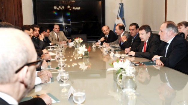 Yauhar se reunió con representantes de países árabes