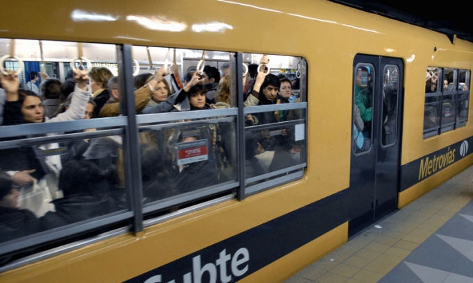 Buzzi criticó a Macri por proponer aumentar las naftas para financiar el subte