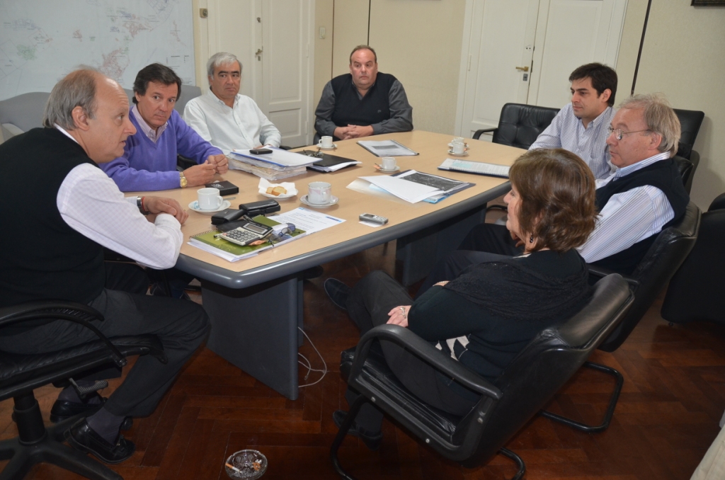 Trabajan para iluminar sector de avenida Alsina