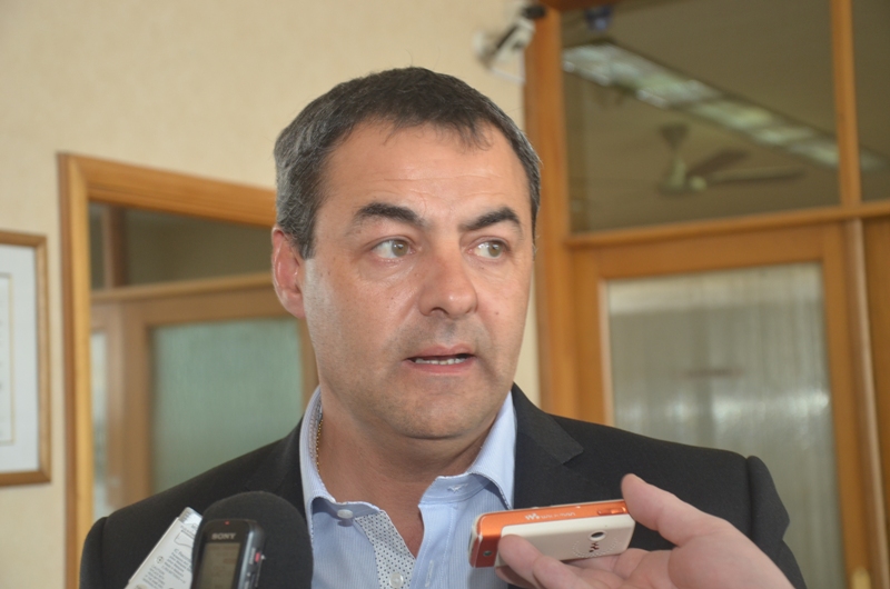 Tcharian fue designado presidente de la Federación de Cooperativas