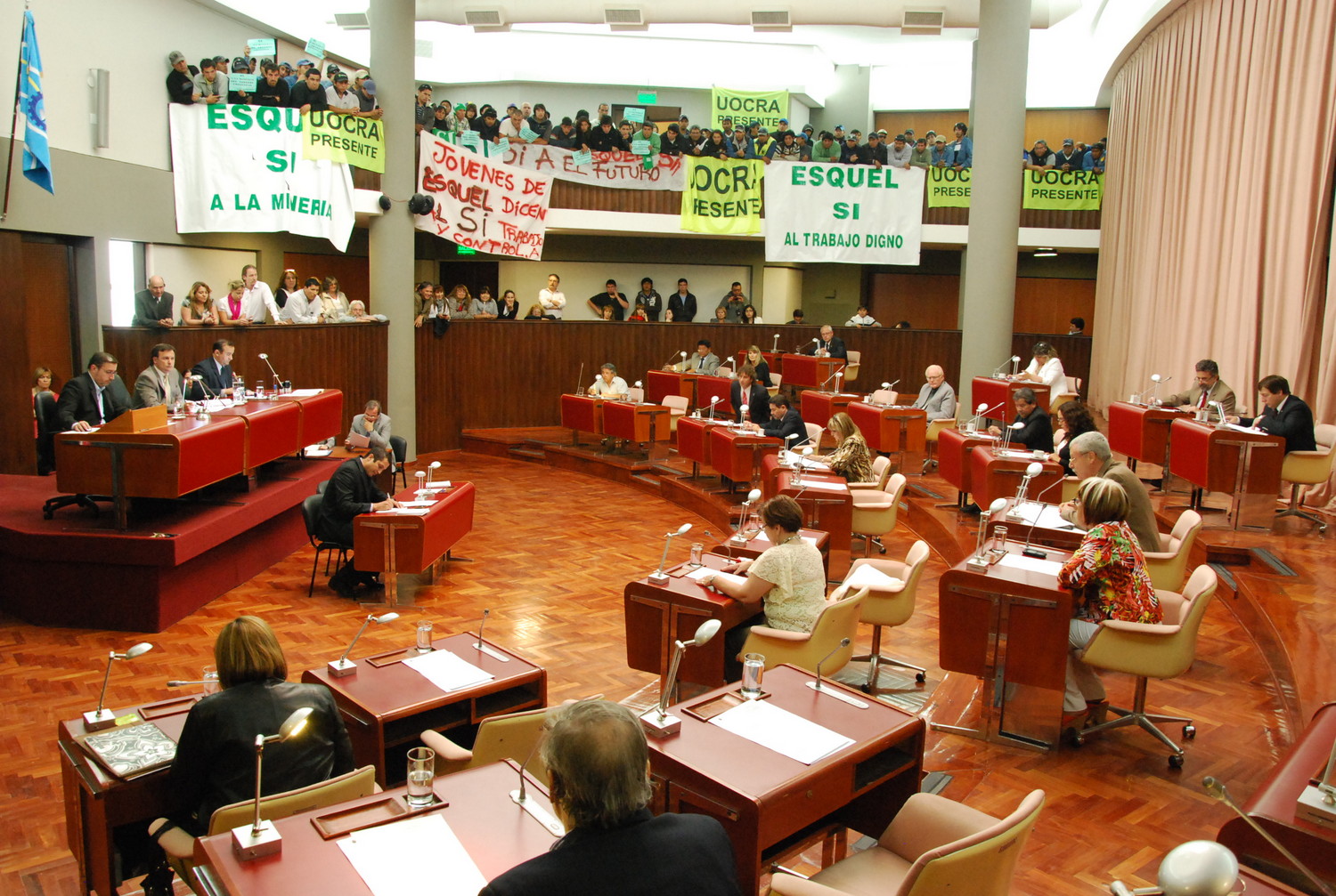 Mac Karthy: “No se va a aprobar nada entre gallos y medianoche”