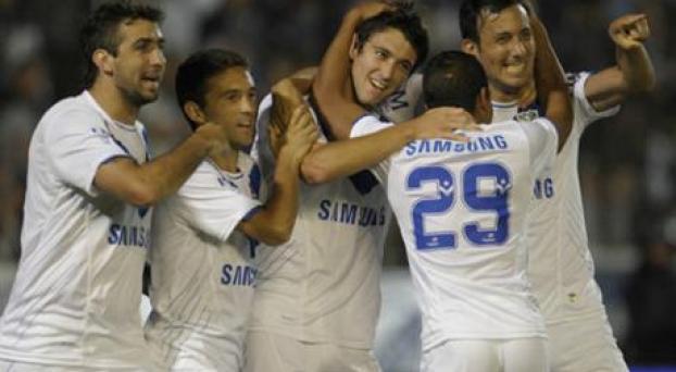 Vélez volvió a sacar una cabeza en el final