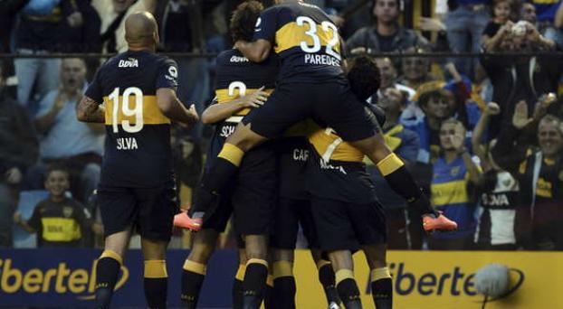 Boca derrotó a Racing y la lucha quedó sólo para dos