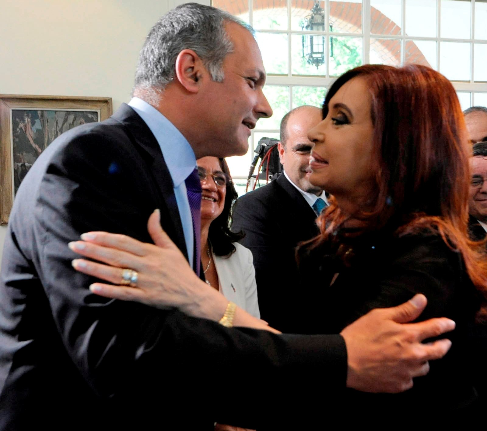 Buzzi termina el 2012 con casi el 60% de imagen positiva