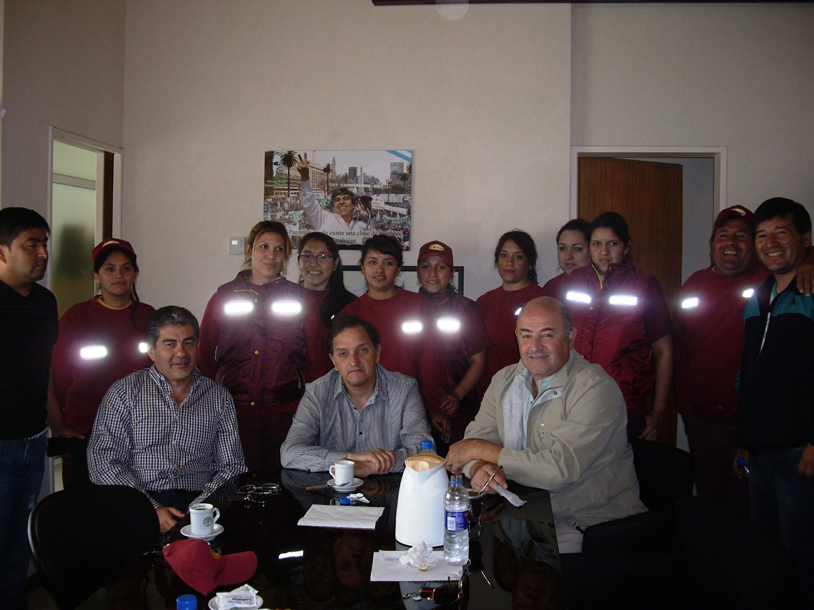 Clear incorpora diez mujeres para el barrido de la ciudad