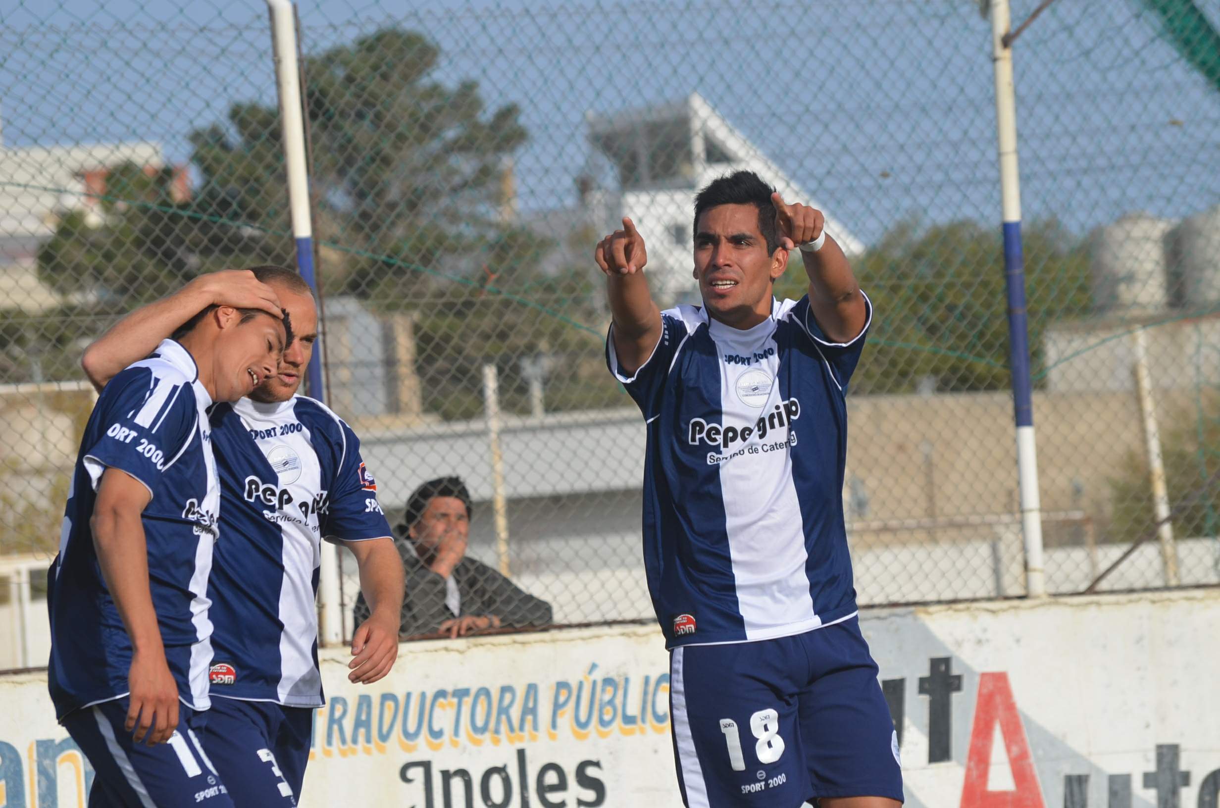 Newbery goleó 4-0 a Gregores con un gran segundo tiempo