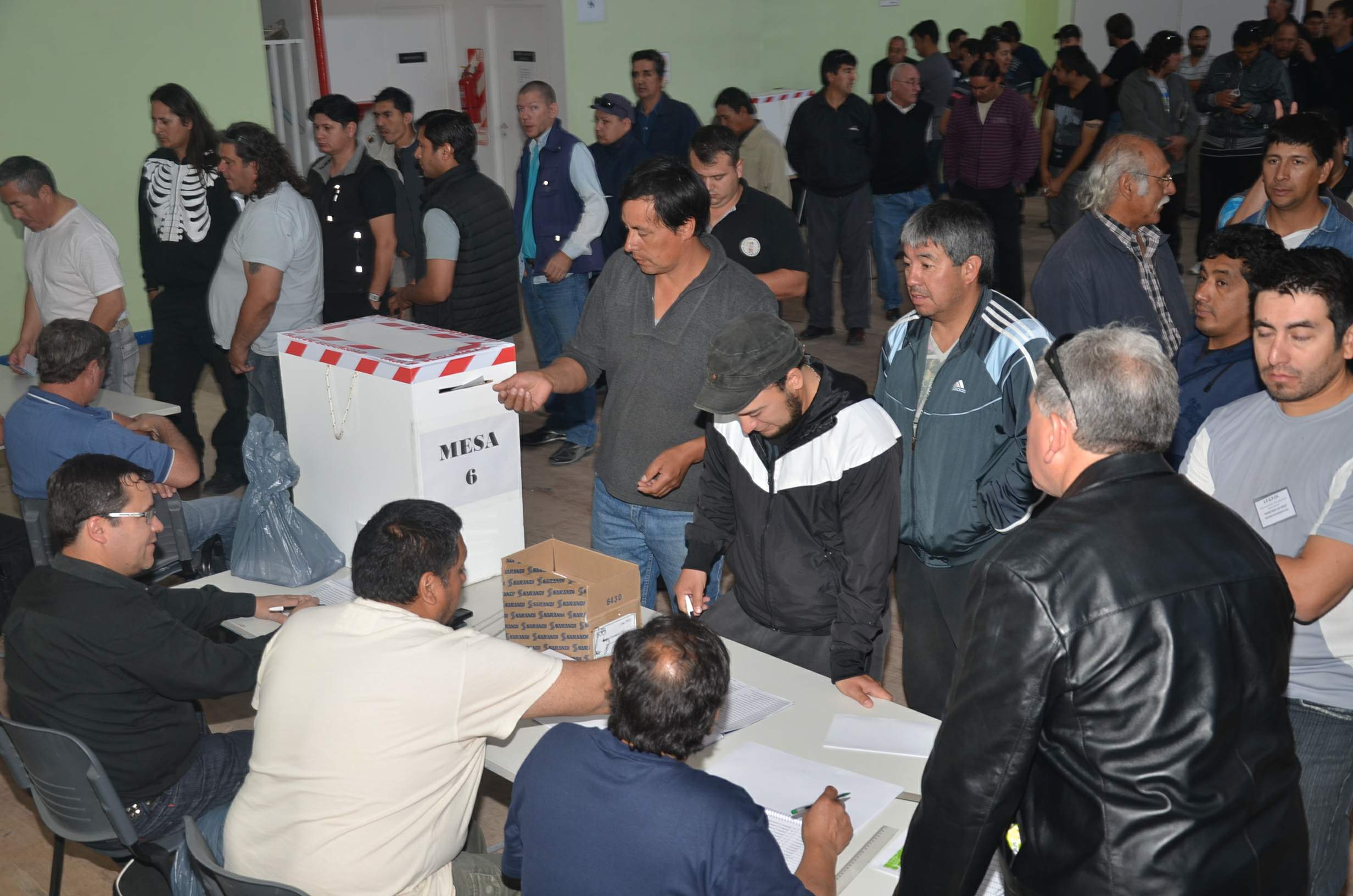 Petroleros: aún falta que voten unos 1.000 afiliados