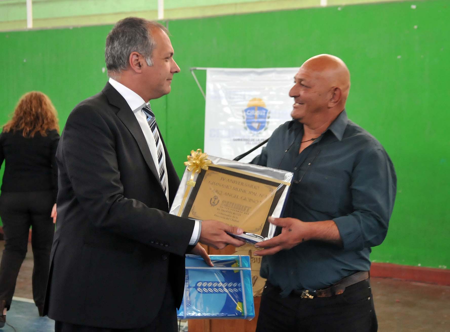 Buzzi firmó convenios y mejoramiento para barrios