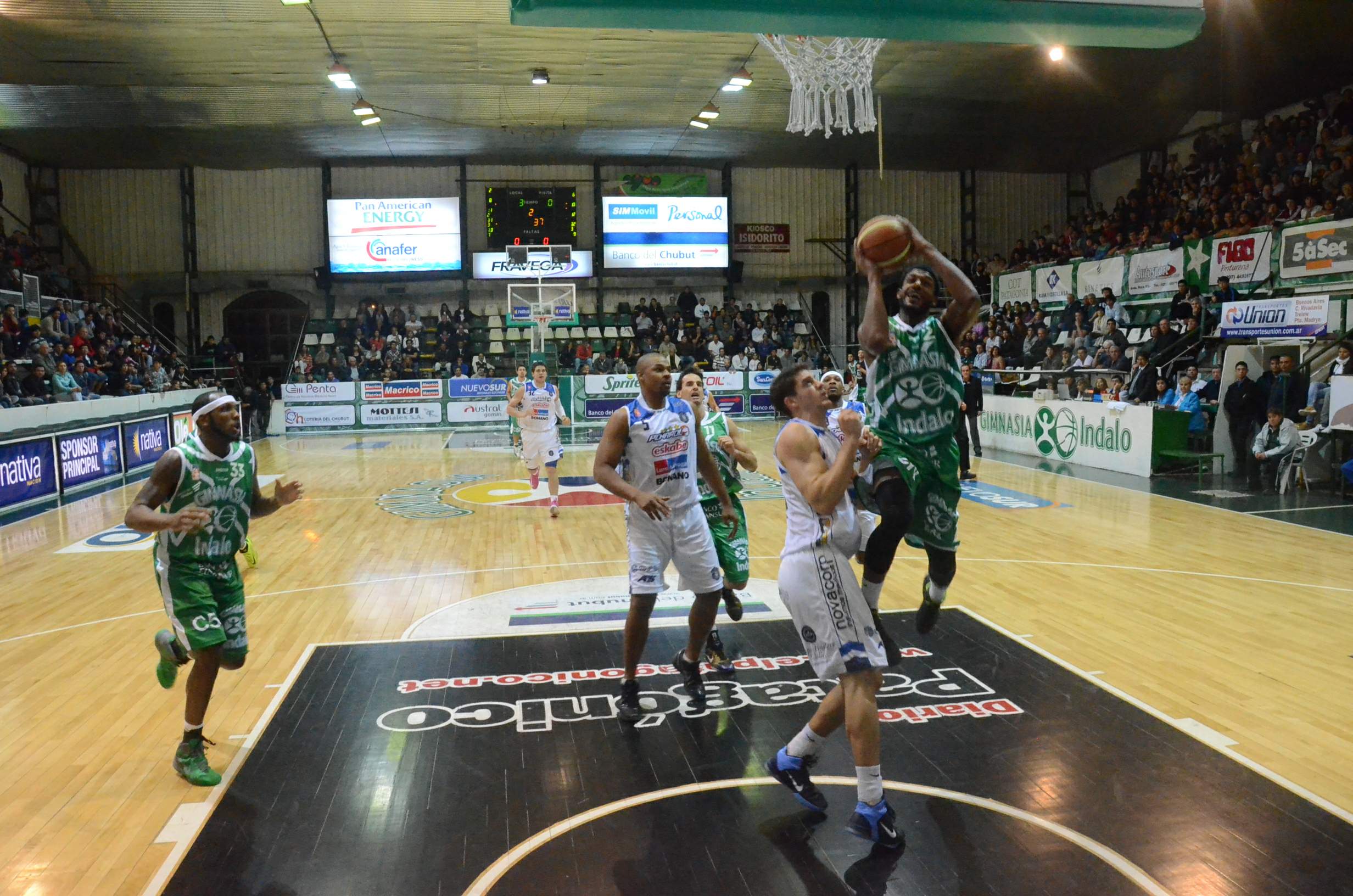 Gimnasia cayó ante el Peñarol de un encendido Gutiérrez