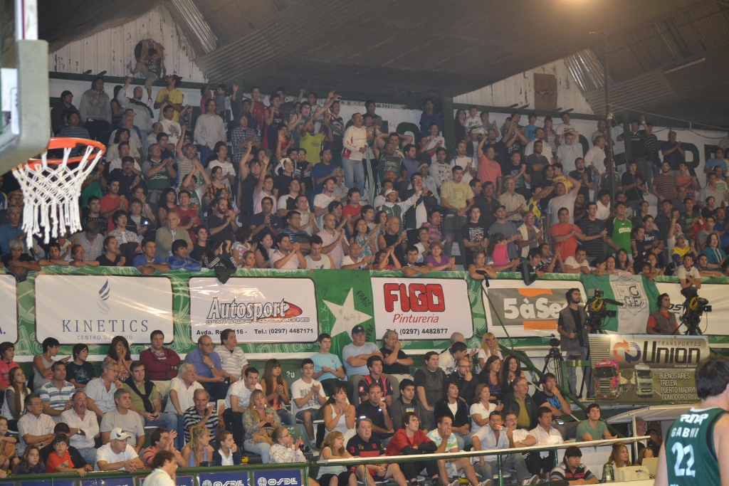 Gimnasia quiere un nuevo telón para su público