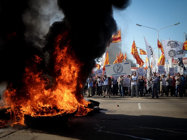 Paro de gremios opositores costó $2.100 millones a la economía