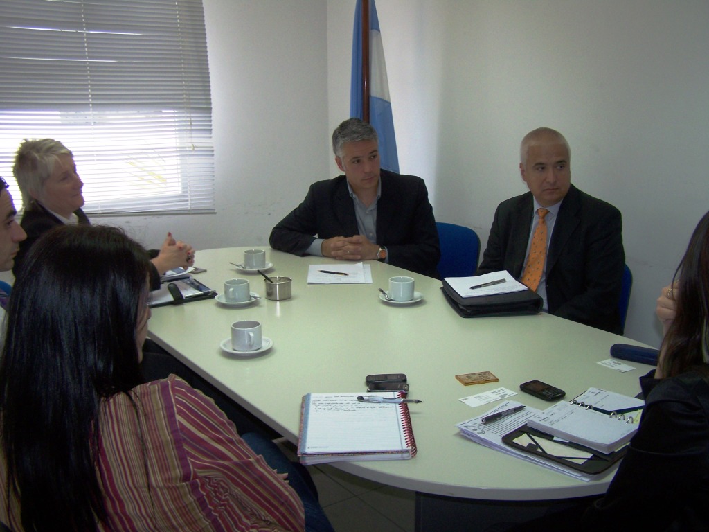 El Gobierno y PAE estudian proyectos para 2013