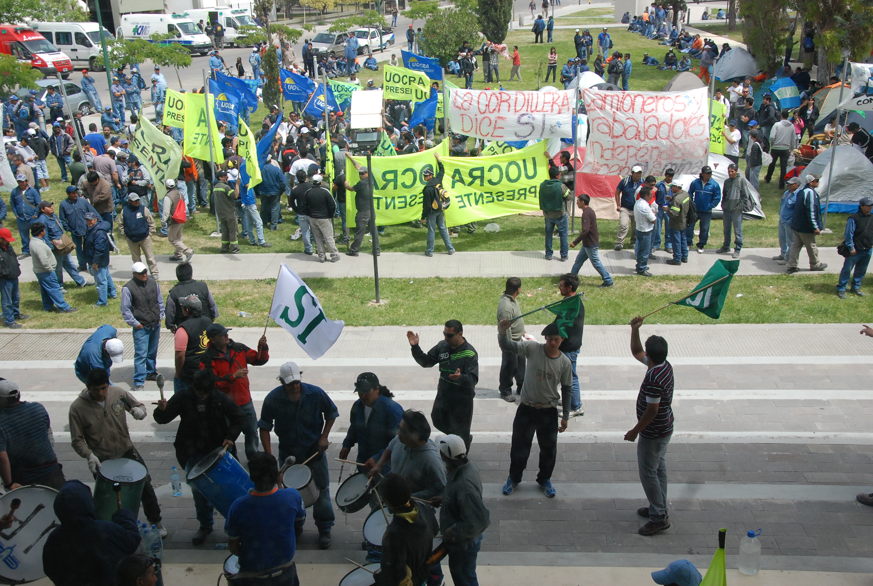 Violentos enfrentamientos en la Legislatura