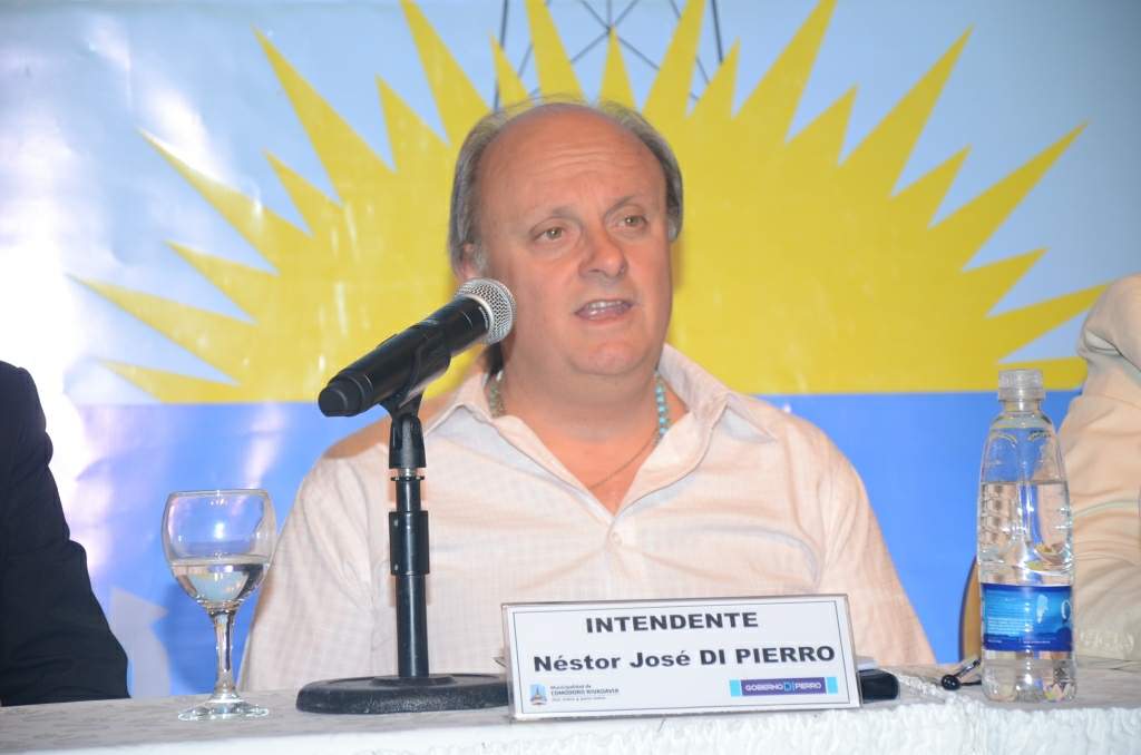 El intendente comodorense rindió cuentas de su primer año de gestión