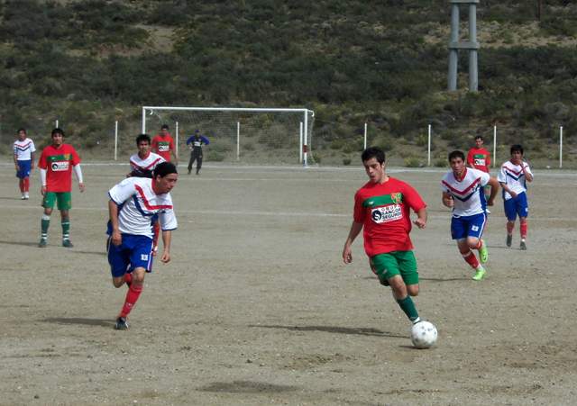 Ferro vapuleó a Talleres y se acerca al ascenso directo