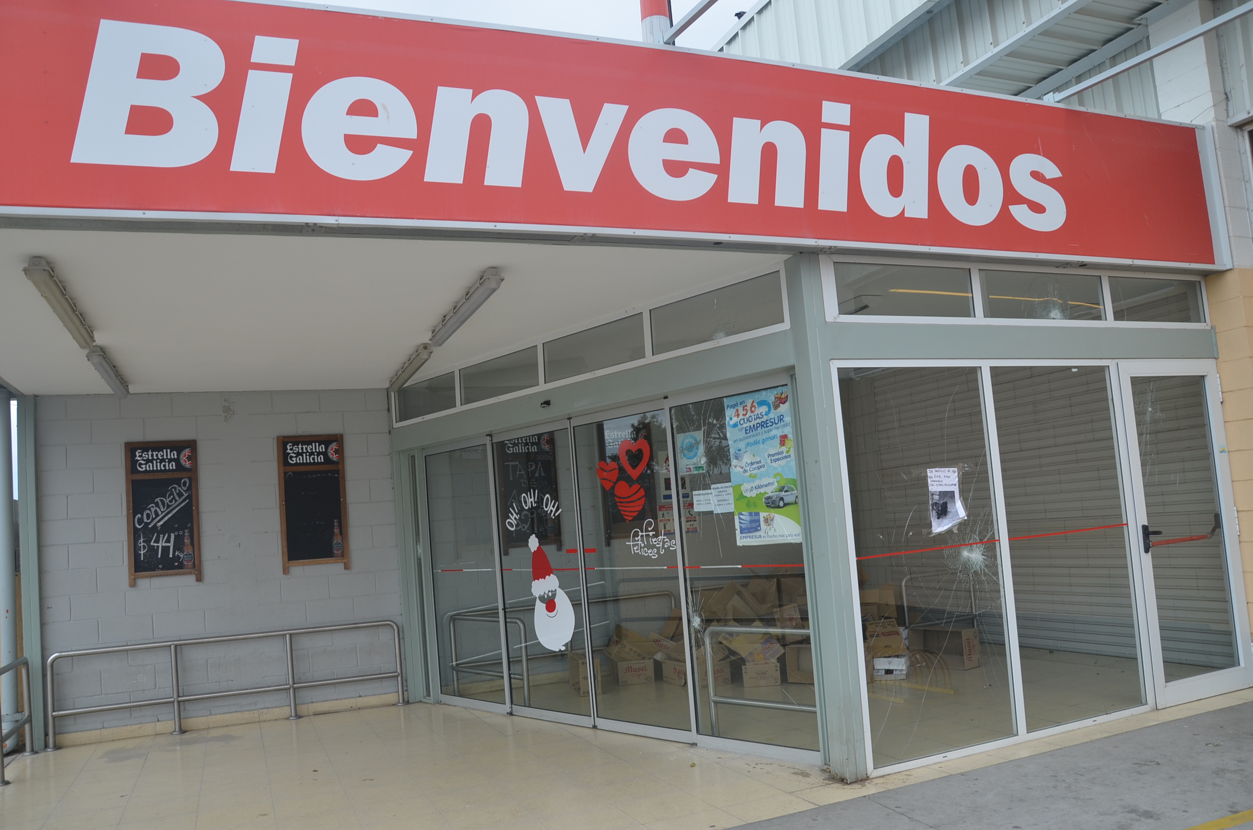 Intentaron saquear un supermercado en km. 8