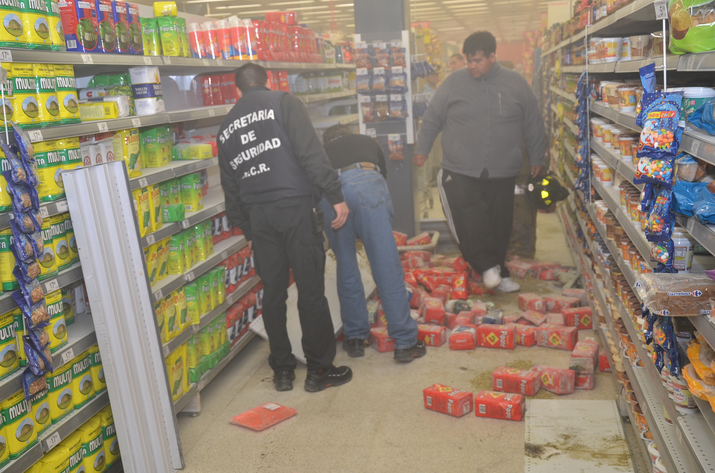 Intentaron incendiar dos supermercados