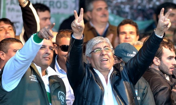 Moyano y Micheli se movilizaron y criticaron al Gobierno