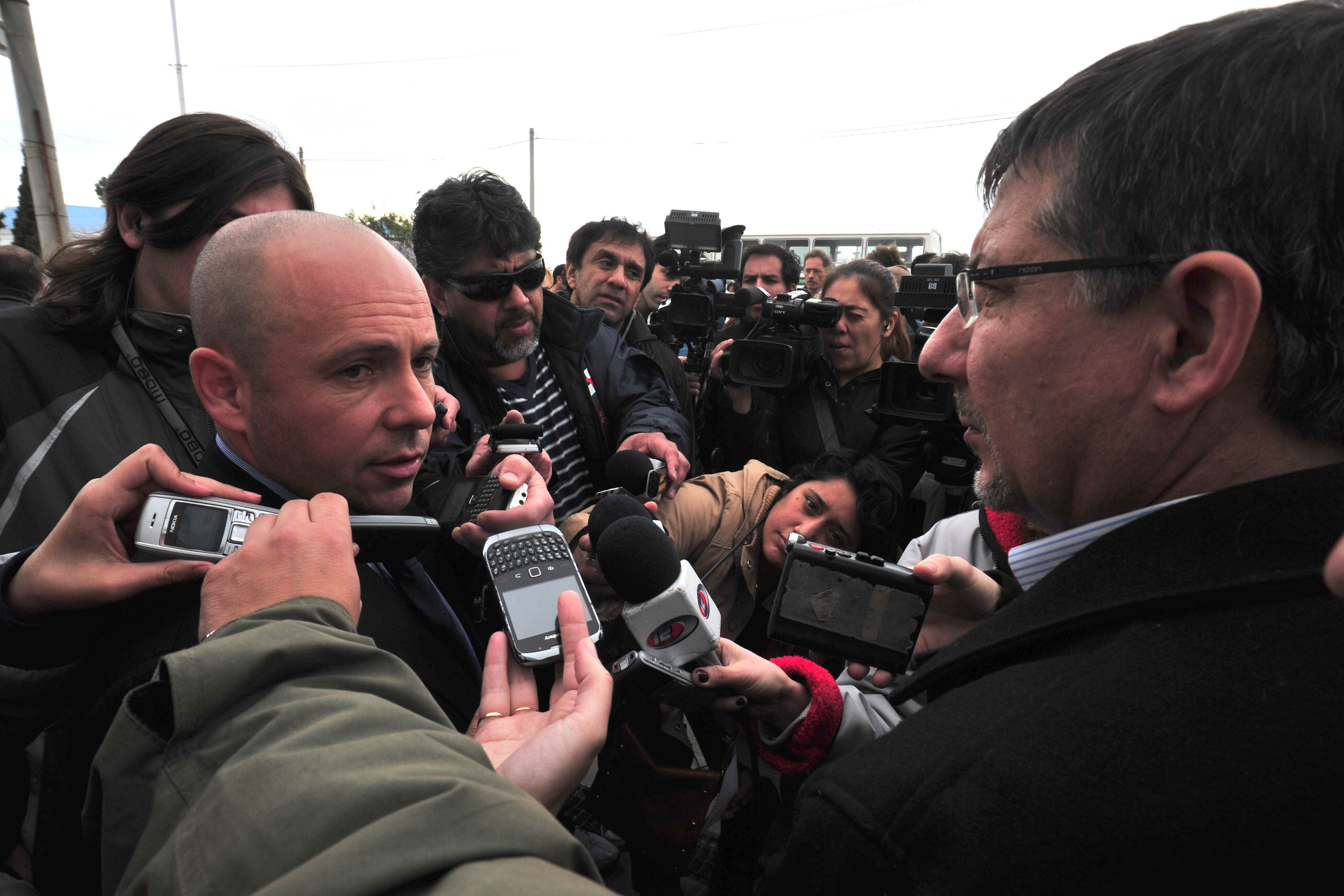 En Madryn, Sastre redujo su sueldo