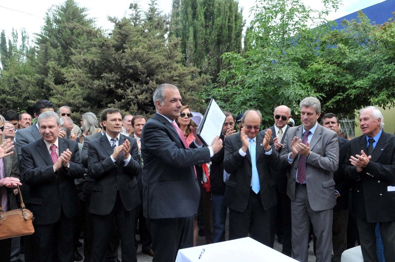 Histórico anunció de Buzzi en el día del Petróleo
