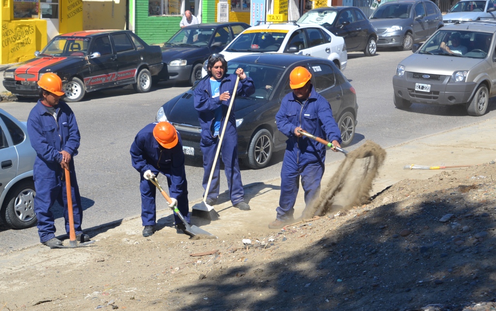 Cooperativas de trabajo reparan bulevares